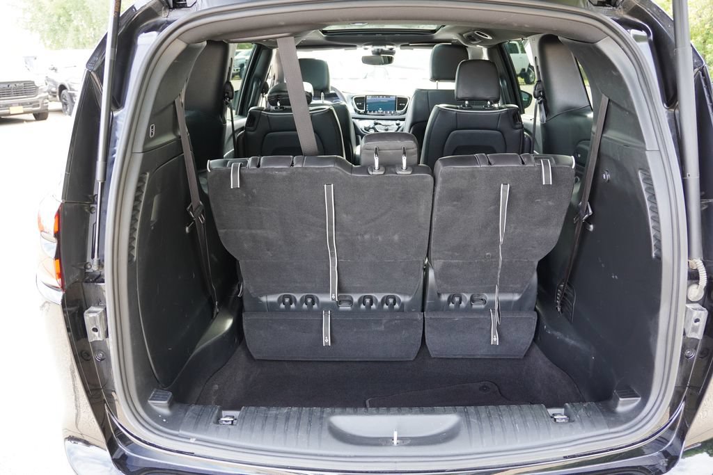 Used 2025 Chrysler Pacifica Limited FWD image 23