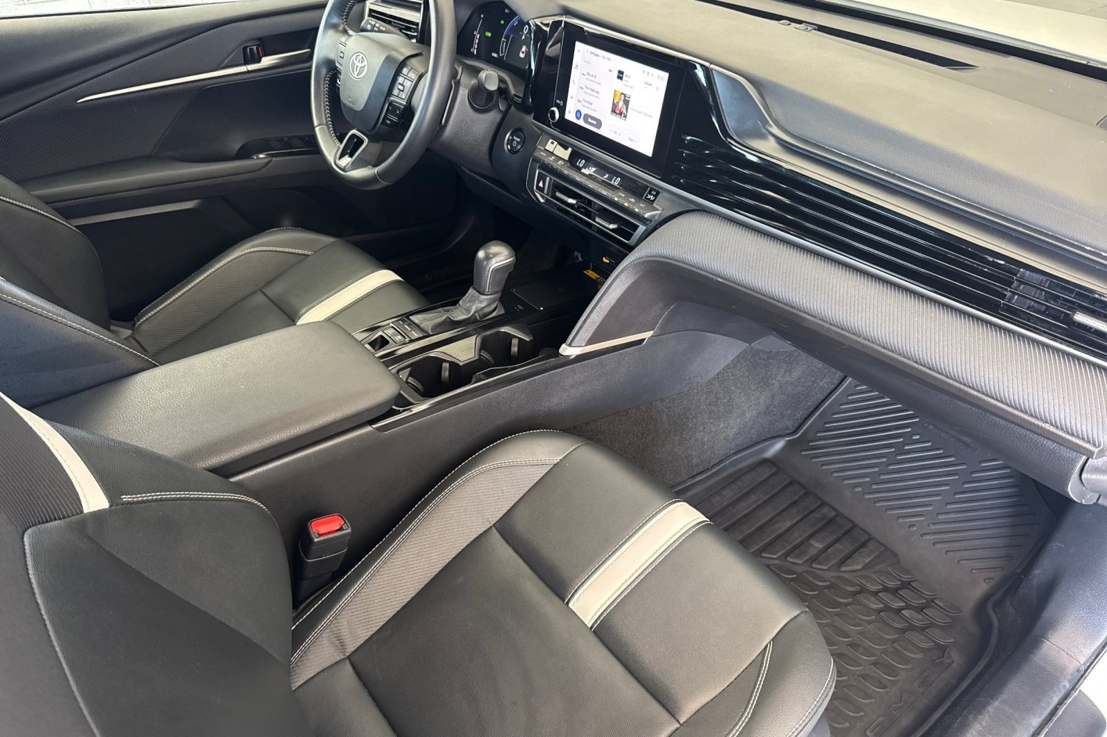 Certified 2025 Toyota Camry SE FWD image 14