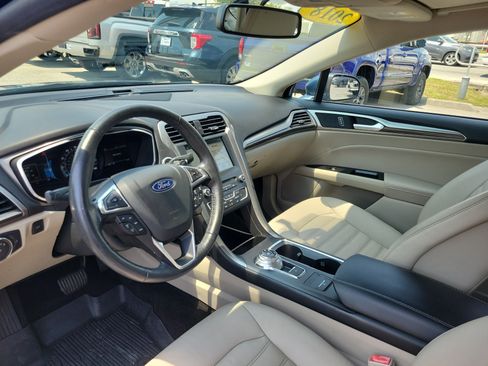 Used 2018 Ford Fusion SE w/ Fusion SE Technology Package FWD image 18