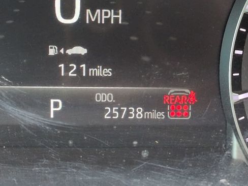 Used 2025 Toyota Highlander LE FWD image 25