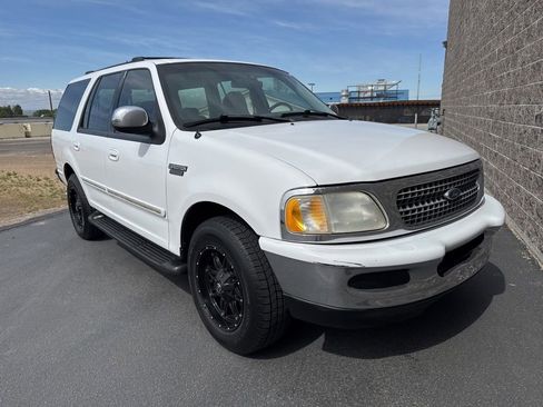 Used 1998 Ford Expedition XLT RWD image 3