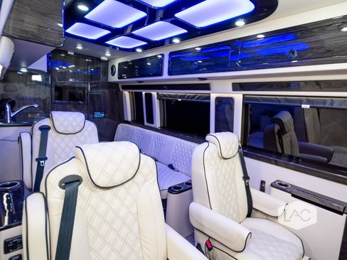 Used 2023 Mercedes-Benz Sprinter 3500 image 2