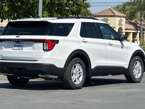 New 2026 Ford Explorer Active RWD image 4