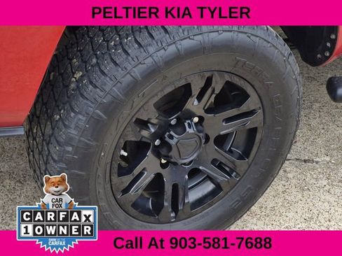 Used 2021 Toyota Tacoma SR AWD/4WD image 9