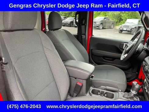 Certified 2025 Jeep Wrangler Unlimited Sahara AWD/4WD image 22