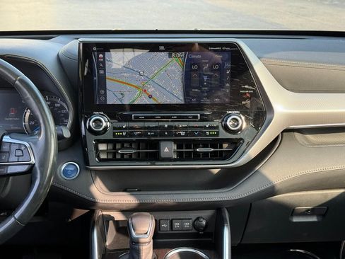 Certified 2020 Toyota Highlander Platinum AWD/4WD image 17