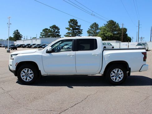 Used 2022 Nissan Frontier SV AWD/4WD image 3