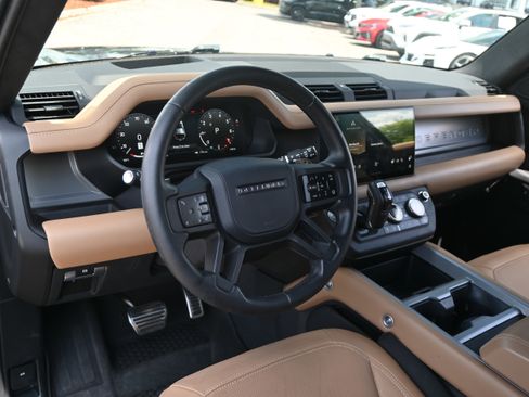 Used 2025 Land Rover Defender 110 V8 AWD/4WD image 11