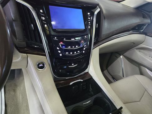 Used 2015 Cadillac Escalade ESV Luxury image 34