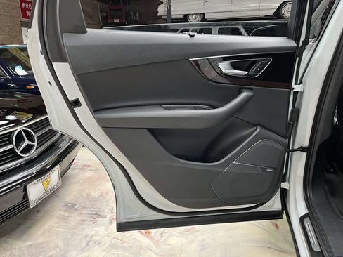 Used 2018 Audi Q7 3.0T Prestige w/ Prestige Package AWD/4WD image 34