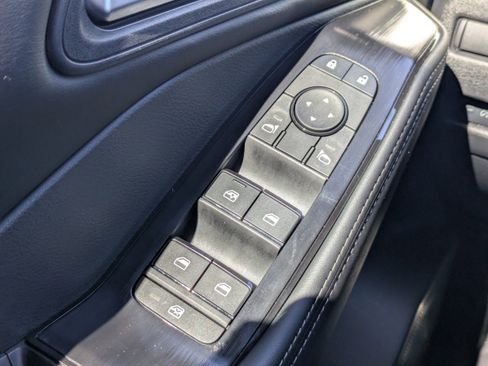 Certified 2025 Nissan Rogue SV image 25