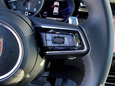 Used 2025 Porsche Macan image 44