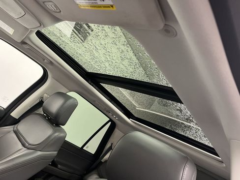 Used 2025 Ford Expedition Active image 7