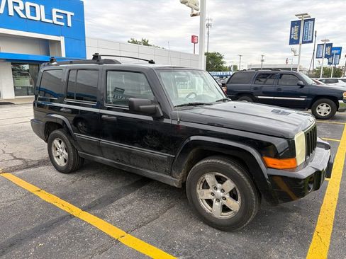 Used 2006 Jeep Commander 4WD image 2