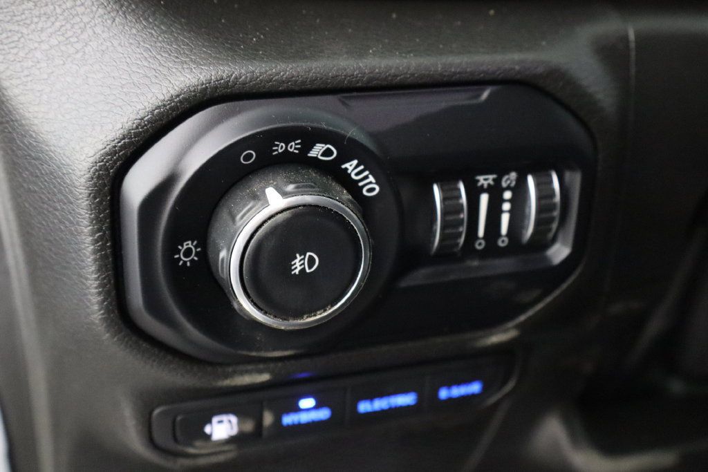 Used 2022 Jeep Wrangler Unlimited Sahara w/ Cold Weather Group AWD/4WD image 23
