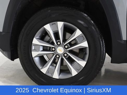 Used 2025 Chevrolet Equinox LT FWD image 6