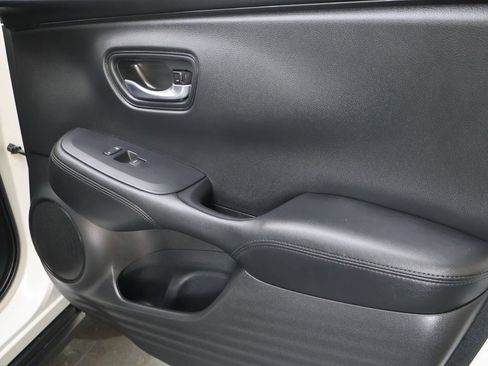 Used 2025 Honda HR-V LX image 12
