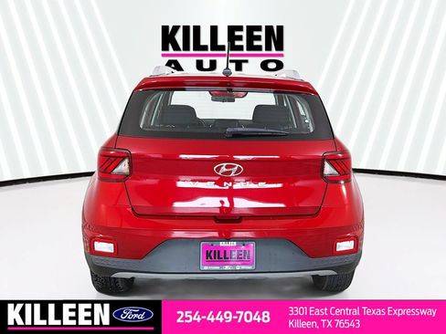 Used 2025 Hyundai Venue SEL FWD image 8