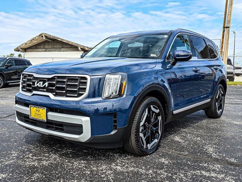 Used 2025 Kia Telluride S image 3
