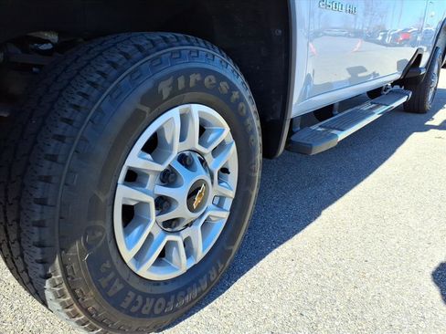 Used 2024 Chevrolet Silverado 2500 LT image 10