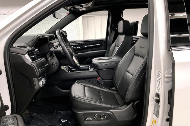 Used 2023 GMC Yukon XL Denali w/ Advanced Technology Package AWD/4WD image 25