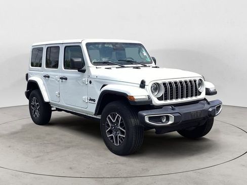 Used 2025 Jeep Wrangler Unlimited Sahara AWD/4WD image 7