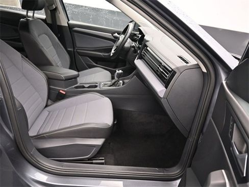 Used 2025 Volkswagen Jetta SE image 8
