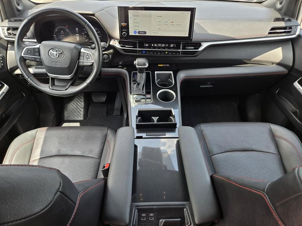 Used 2025 Toyota Sienna XSE w/ XSE Premium Package FWD image 21