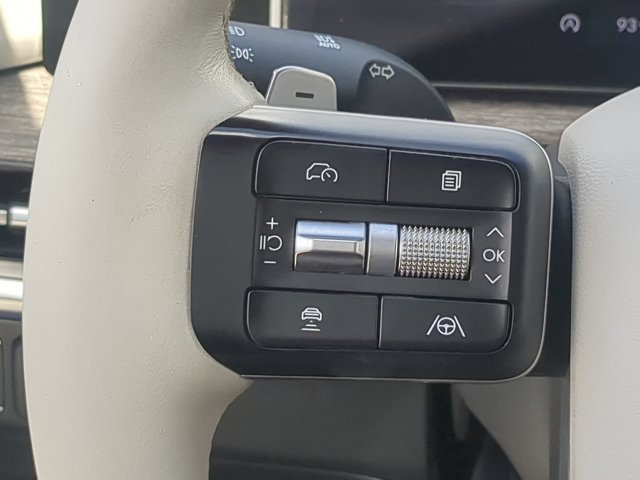 Used 2025 Hyundai Santa Fe Limited FWD image 31