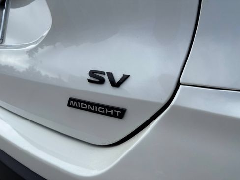 Used 2018 Nissan Rogue SV w/ Premium Package FWD image 7