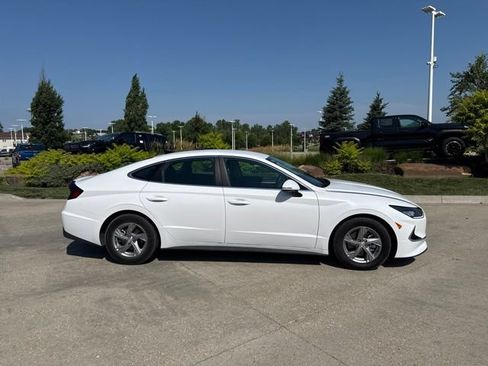 Used 2023 Hyundai Sonata SE FWD image 2