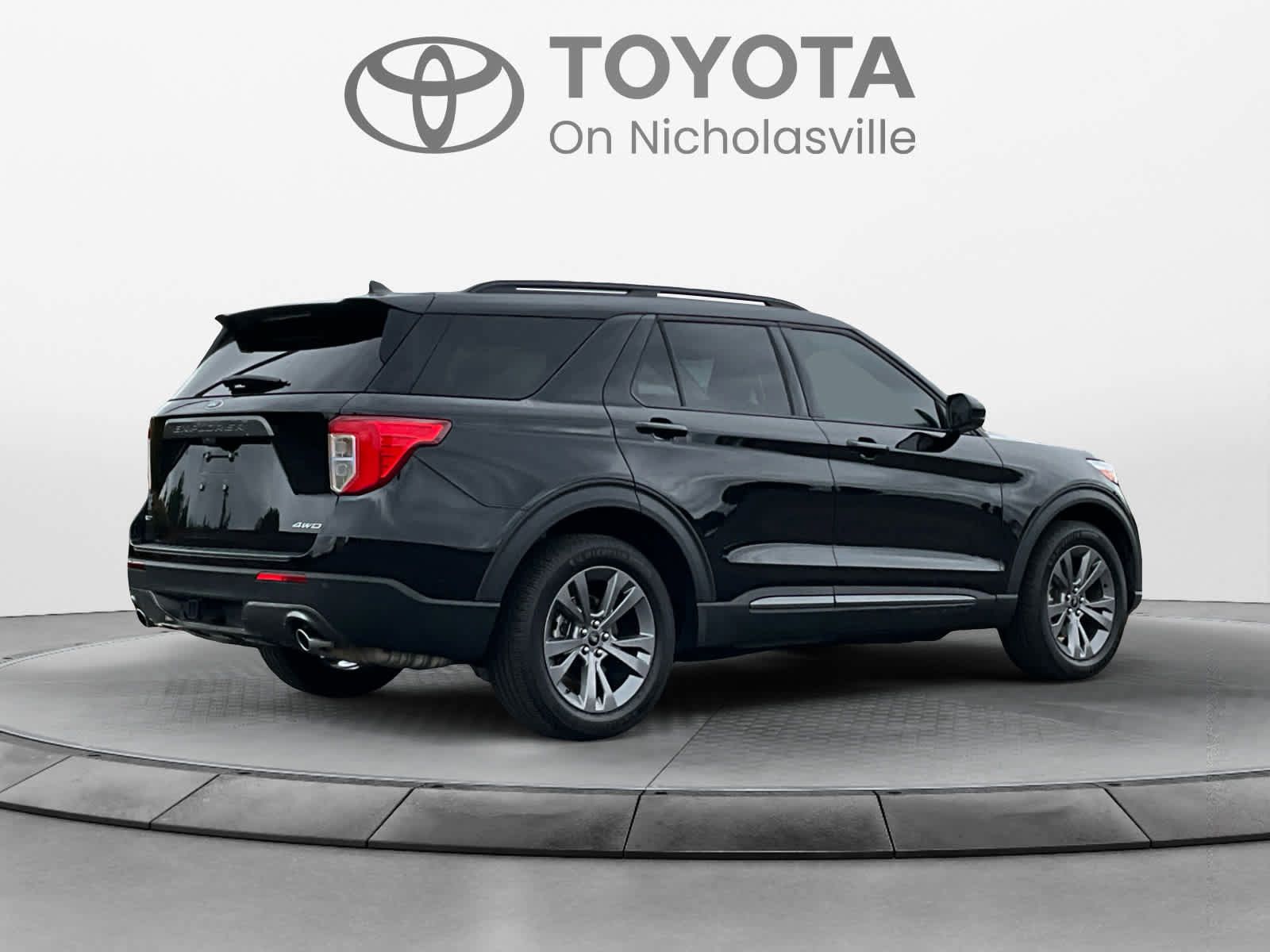 Used 2022 Ford Explorer XLT w/ Equipment Group 202A AWD/4WD image 5
