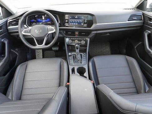 Used 2023 Volkswagen Jetta SE image 16