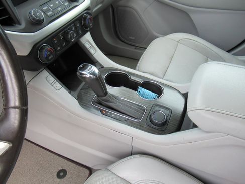 Used 2018 GMC Acadia SLT FWD image 18