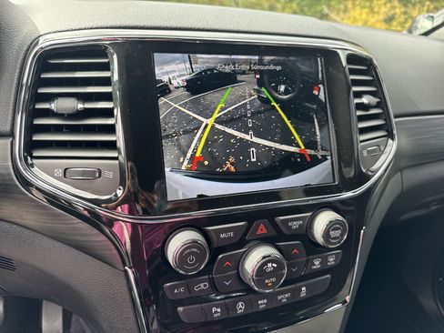 Certified 2021 Jeep Grand Cherokee Laredo X image 30