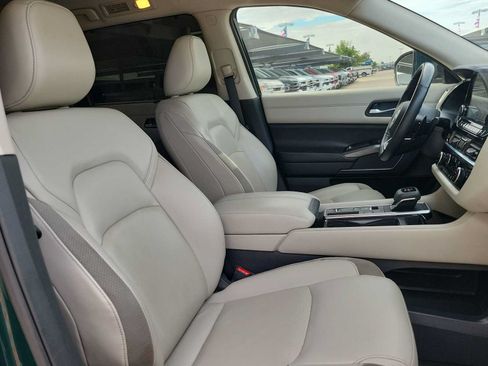 Used 2023 Nissan Pathfinder SL FWD image 18