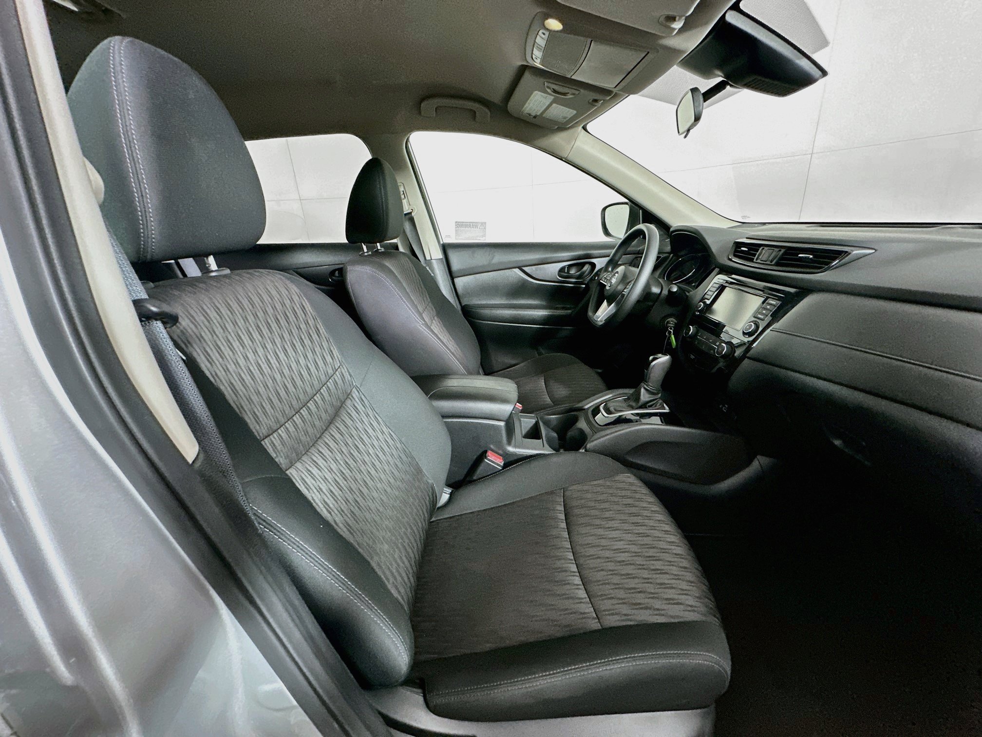 Used 2020 Nissan Rogue S FWD image 30