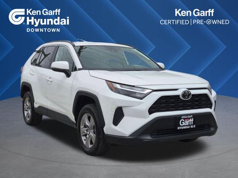 Used 2025 Toyota RAV4 XLE AWD/4WD image 1