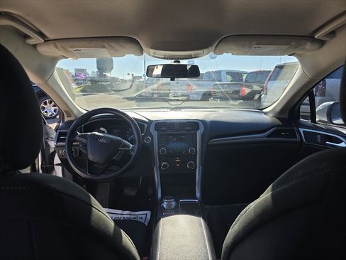 Used 2017 Ford Fusion SE FWD image 13