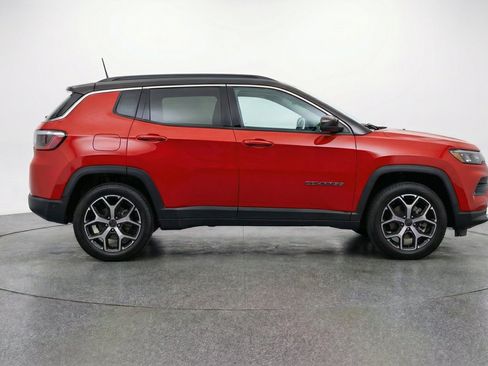 Used 2025 Jeep Compass Limited AWD/4WD image 11