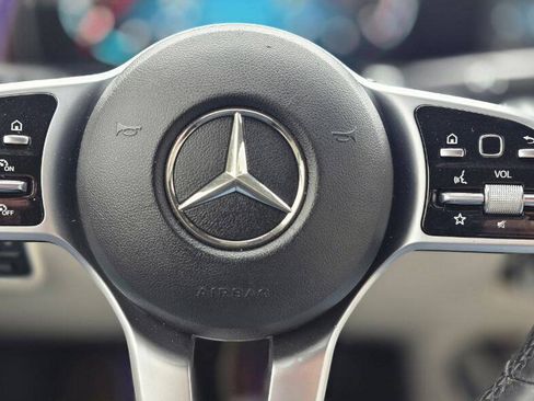 Used 2020 Mercedes-Benz GLB 250 w/ Premium Package image 20