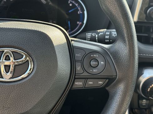 Used 2025 Toyota RAV4 XLE image 20