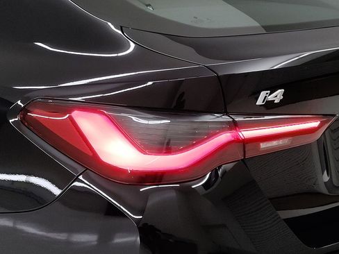 Used 2023 BMW i4 eDrive35 w/ Premium Package image 8