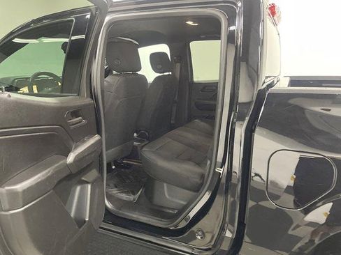Used 2023 Chevrolet Colorado W/T RWD image 10