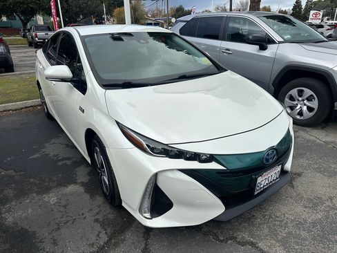Certified 2018 Toyota Prius Prime Premium image 1