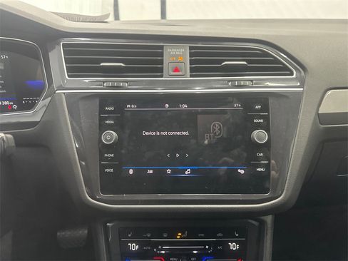 Used 2024 Volkswagen Tiguan SE image 29