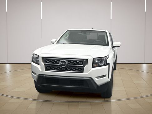 Certified 2024 Nissan Frontier SV w/ SV Convenience Package RWD image 2