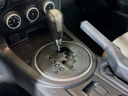 Used 2011 MAZDA MX-5 Miata Touring image 13