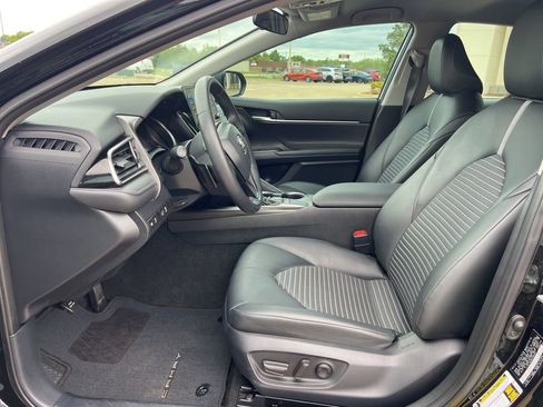 Used 2024 Toyota Camry SE FWD image 10