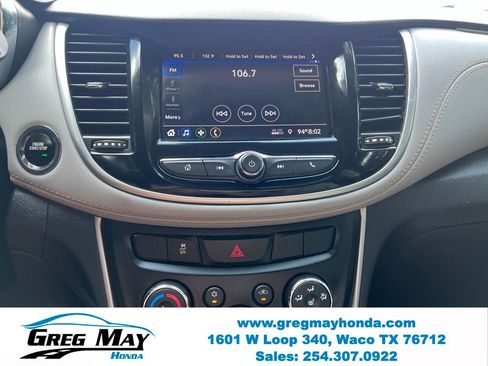 Used 2021 Chevrolet Trax LT w/ Premium Seat Package FWD image 27